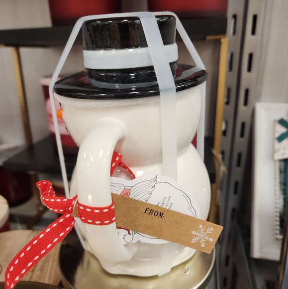 RAE DUNN WINTER HOLIDAY SNOWMAN COFFEE MUG W/ HAT TOPPER “LET IT SNOW” NEW - Picture 3 of 4